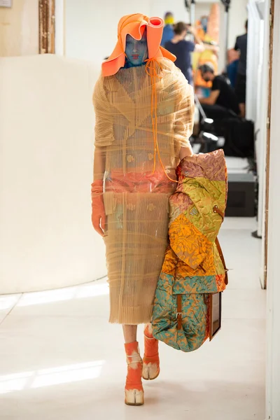 Look 18